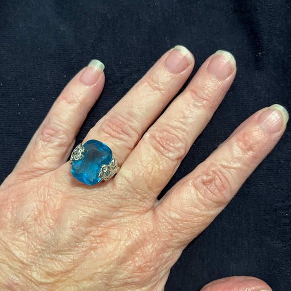Lia Sophia Blue Cocktail Ring Size 7 - Picture 1 of 1